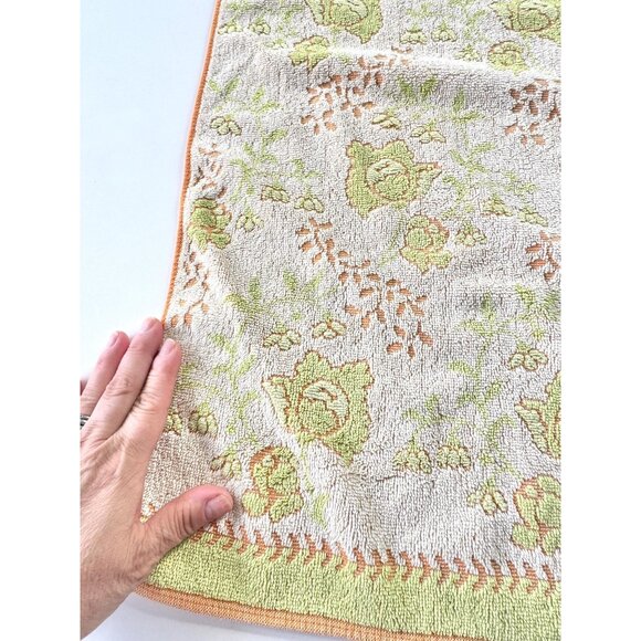 Vintage 80s small bath towel, mint green and  peach floral towel, reversible - Picture 4 of 10